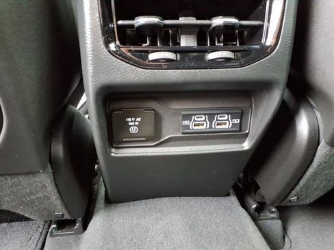 Used 2024 Jeep Grand Cherokee Altitude AWD/4WD image 15