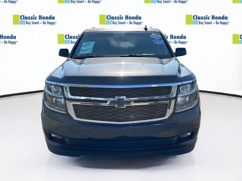 Used 2017 Chevrolet Suburban LT w/ Luxury Package RWD image 2