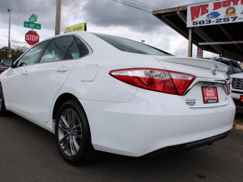Used 2015 Toyota Camry SE FWD image 4