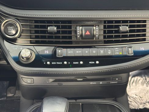 Used 2021 Lexus LS 500 w/ Cold Weather Package (CK) RWD image 32