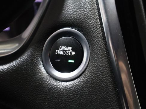 Used 2023 Chevrolet Traverse LT w/ Rear Camera Mirror Package image 29