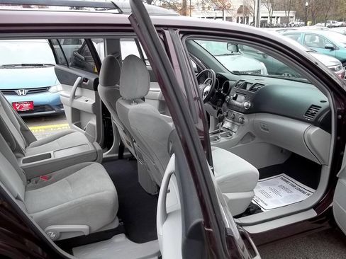 Used 2012 Toyota Highlander SE image 10