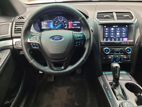 Used 2017 Ford Explorer XLT w/ Equipment Group 202A AWD/4WD image 22