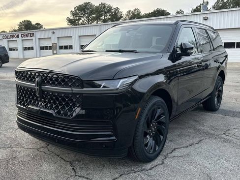 New 2025 Lincoln Navigator Reserve w/ Jet Appearance Package image 3