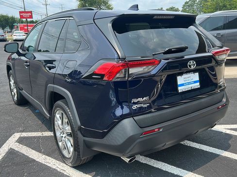 Used 2021 Toyota RAV4 XLE Premium AWD/4WD image 5