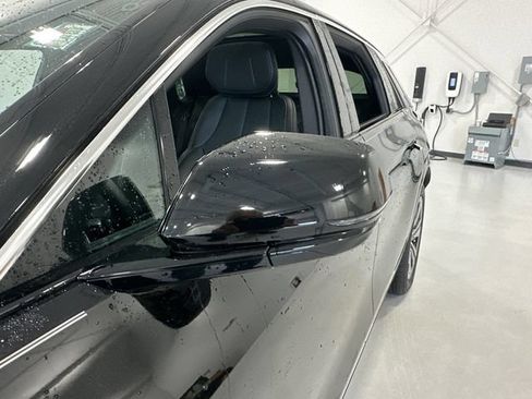 Used 2024 Cadillac Lyriq Luxury AWD/4WD image 7