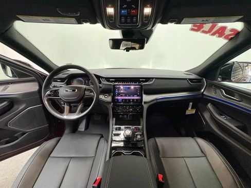 New 2025 Jeep Grand Cherokee Overland w/ Luxury Tech Group IV AWD/4WD image 16