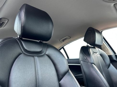 Used 2023 Genesis G70 2.0T image 16