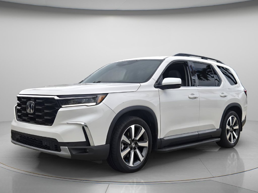 Certified 2025 Honda Pilot Touring image 9