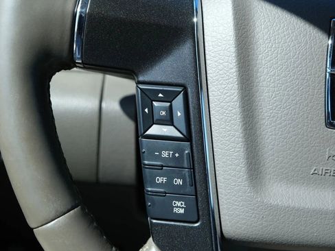 Used 2015 Lincoln Navigator 4WD image 43