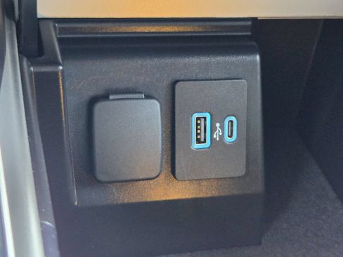 Used 2024 Ford Explorer XLT w/ Equipment Group 202A RWD image 27
