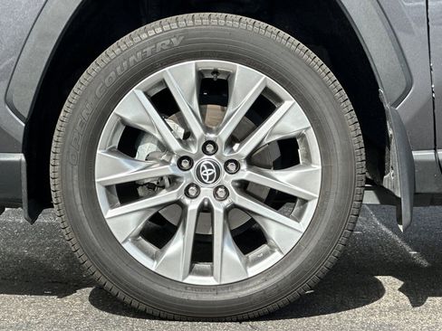 Used 2023 Toyota RAV4 XLE Premium image 37