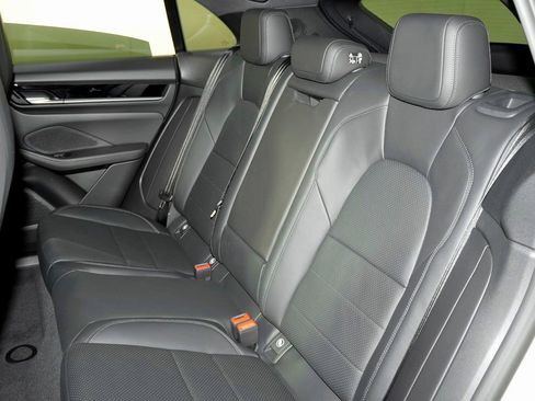 New 2026 Porsche Macan 4 Electric image 34