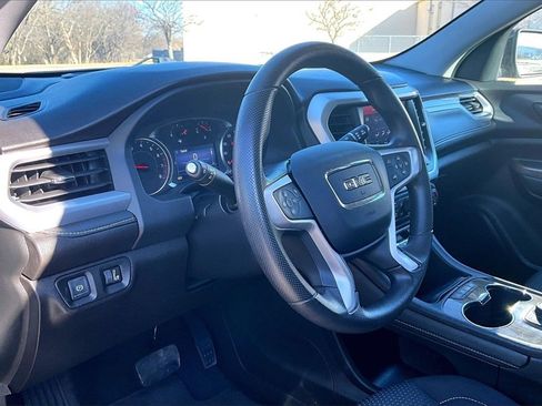 Used 2023 GMC Acadia SLE image 9