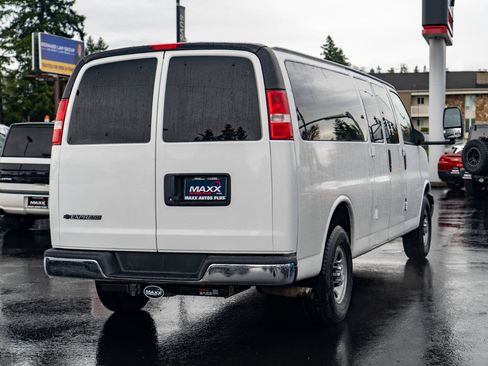 Used 2017 Chevrolet Express 3500 LT w/ LT Preferred Equipment Group RWD image 9