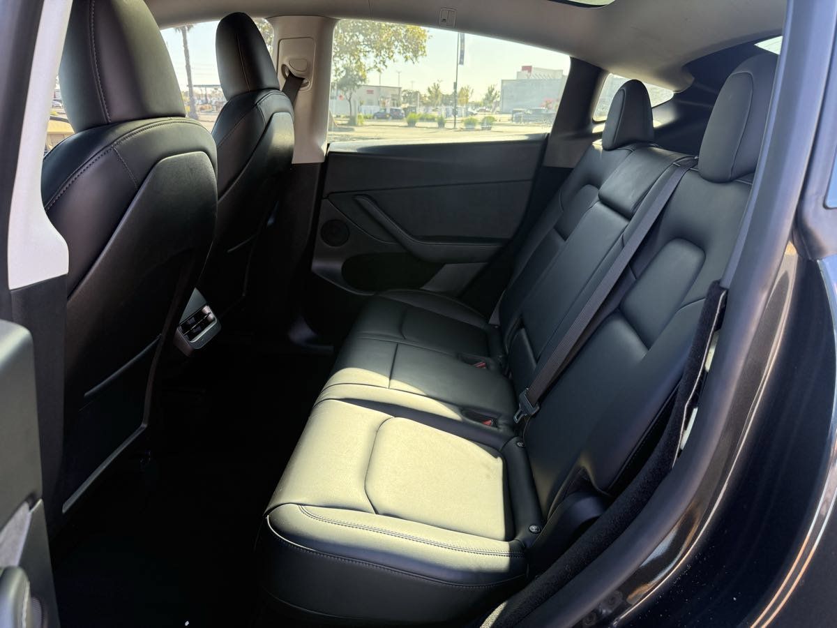Used 2024 Tesla Model Y Long Range RWD image 24
