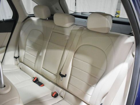 Used 2019 Mercedes-Benz GLC 300 4MATIC image 23