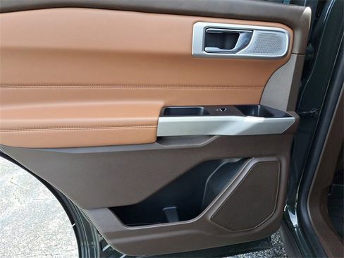 Used 2022 Ford Explorer King Ranch w/ Technology Package image 12