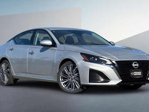 New 2025 Nissan Altima 2.5 SL image 2