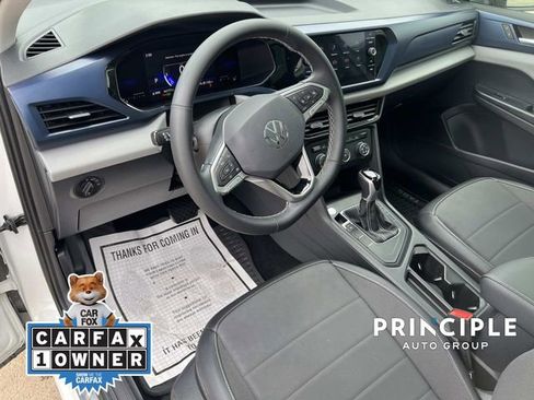 Used 2022 Volkswagen Taos SE w/ Panoramic Sunroof Package FWD image 16