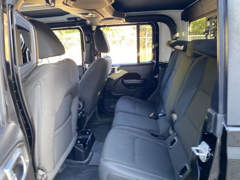Used 2021 Jeep Gladiator Willys image 17