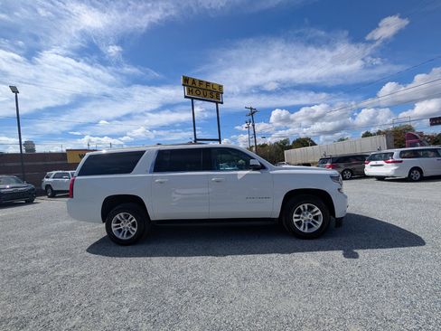 Used 2018 Chevrolet Suburban LT image 5