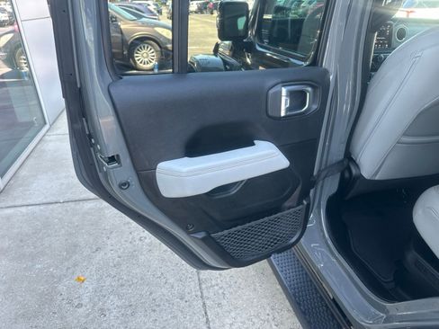 Used 2023 Jeep Wrangler Unlimited Sahara AWD/4WD image 16