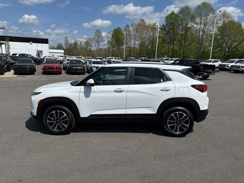Used 2025 Chevrolet TrailBlazer LT AWD/4WD image 2