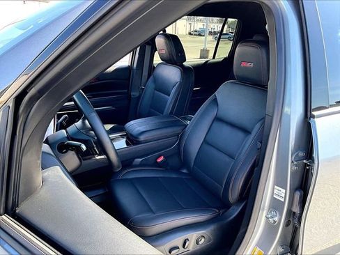 Used 2024 Chevrolet Traverse Z71 image 10