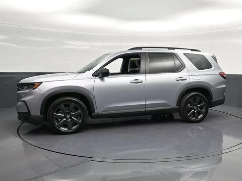 Used 2025 Honda Pilot Sport image 7