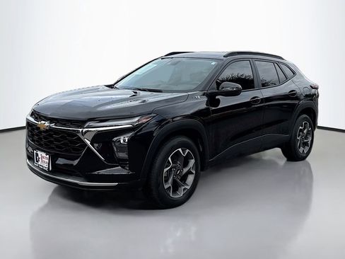 Certified 2024 Chevrolet Trax LT w/ LT Convenience Package image 3