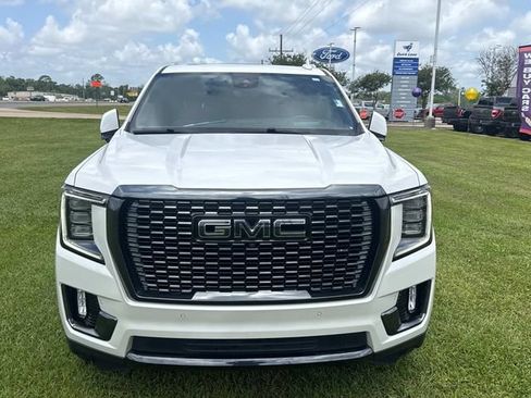 Used 2023 GMC Yukon XL Denali Ultimate AWD/4WD image 2