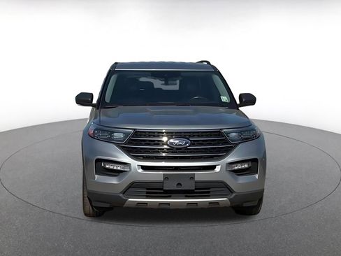 Used 2024 Ford Explorer XLT w/ Equipment Group 202A image 4