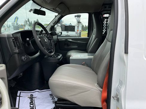Used 2015 Chevrolet Express 2500 RWD image 10