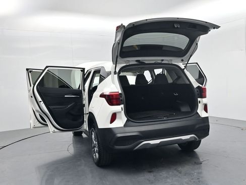 Used 2022 Kia Seltos LX image 60