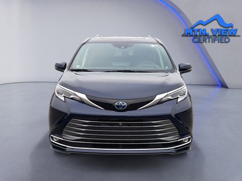 Used 2021 Toyota Sienna Platinum image 12