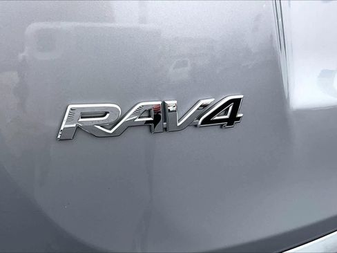 Used 2017 Toyota RAV4 XLE image 9
