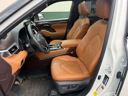 Used 2022 Toyota Highlander Platinum image 25