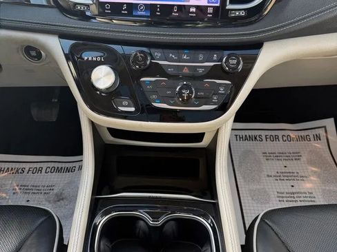 Used 2022 Chrysler Pacifica Limited image 20