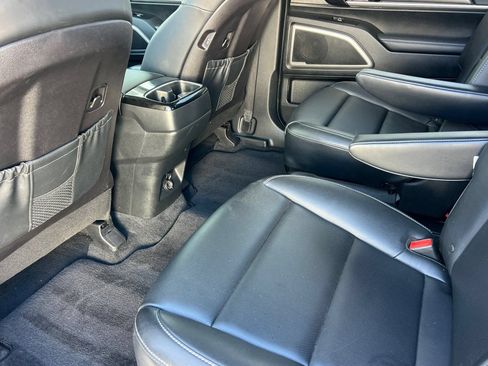 Used 2024 Kia Telluride S FWD image 13