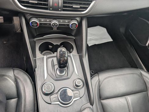 Used 2019 Alfa Romeo Giulia AWD image 14