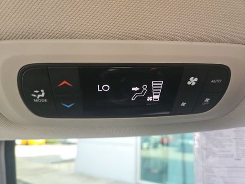 Used 2024 Chrysler Pacifica Touring-L FWD image 28