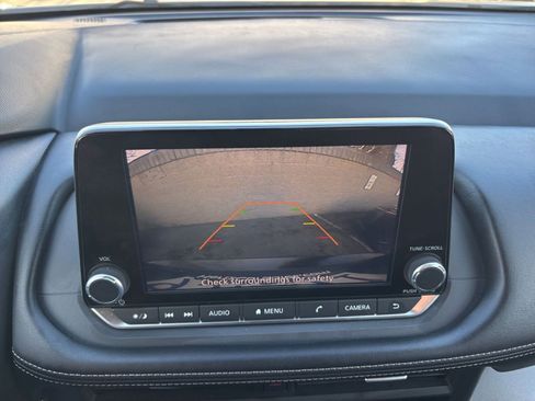 Used 2025 Nissan Rogue SV image 25