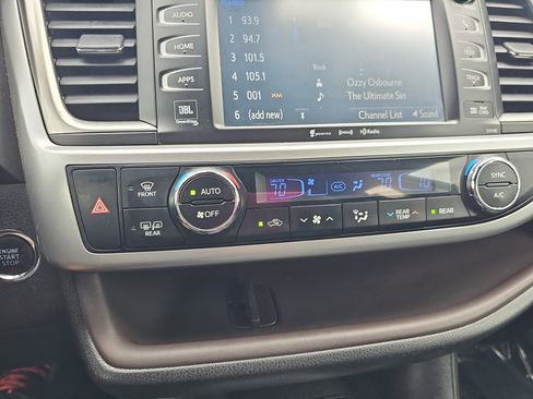 Used 2017 Toyota Highlander Limited FWD image 22