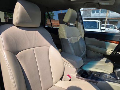 Used 2012 Subaru Outback 2.5i Limited w/ Moonroof Pkg AWD/4WD image 9