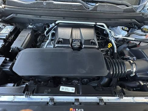 Used 2025 Chevrolet Colorado ZR2 w/ Technology Package AWD/4WD image 28