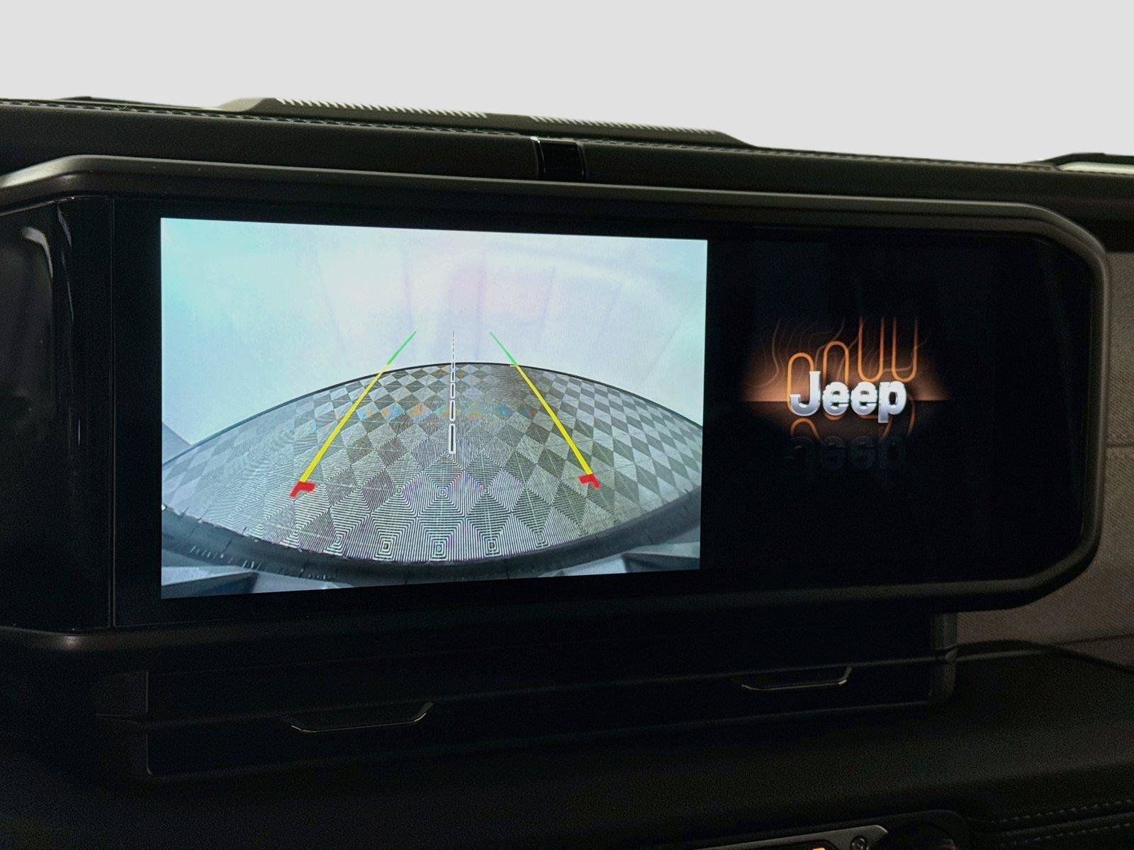 Used 2025 Jeep Wrangler Unlimited Sahara AWD/4WD image 7