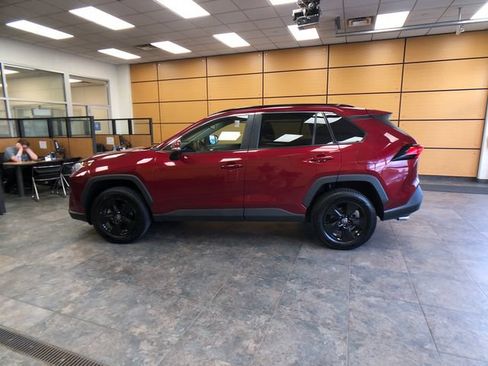 Used 2021 Toyota RAV4 XLE w/ XLE Grade Weather Package AWD/4WD image 4