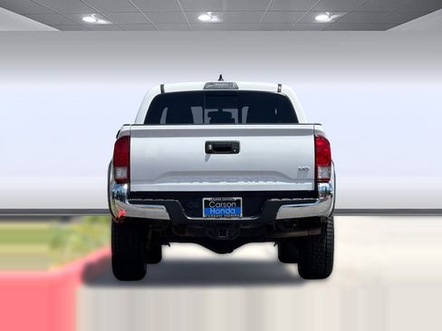 Used 2017 Toyota Tacoma TRD Off-Road w/ Tow Package (A/T) AWD/4WD image 9