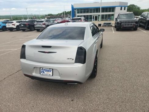 Used 2022 Chrysler 300 S RWD image 8